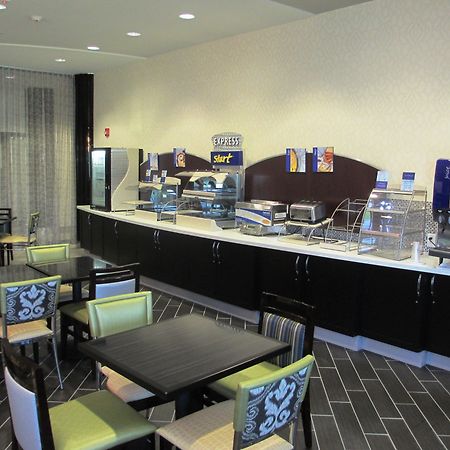 Holiday Inn Express & Suites Kansas City Airport By Ihg Zewnętrze zdjęcie