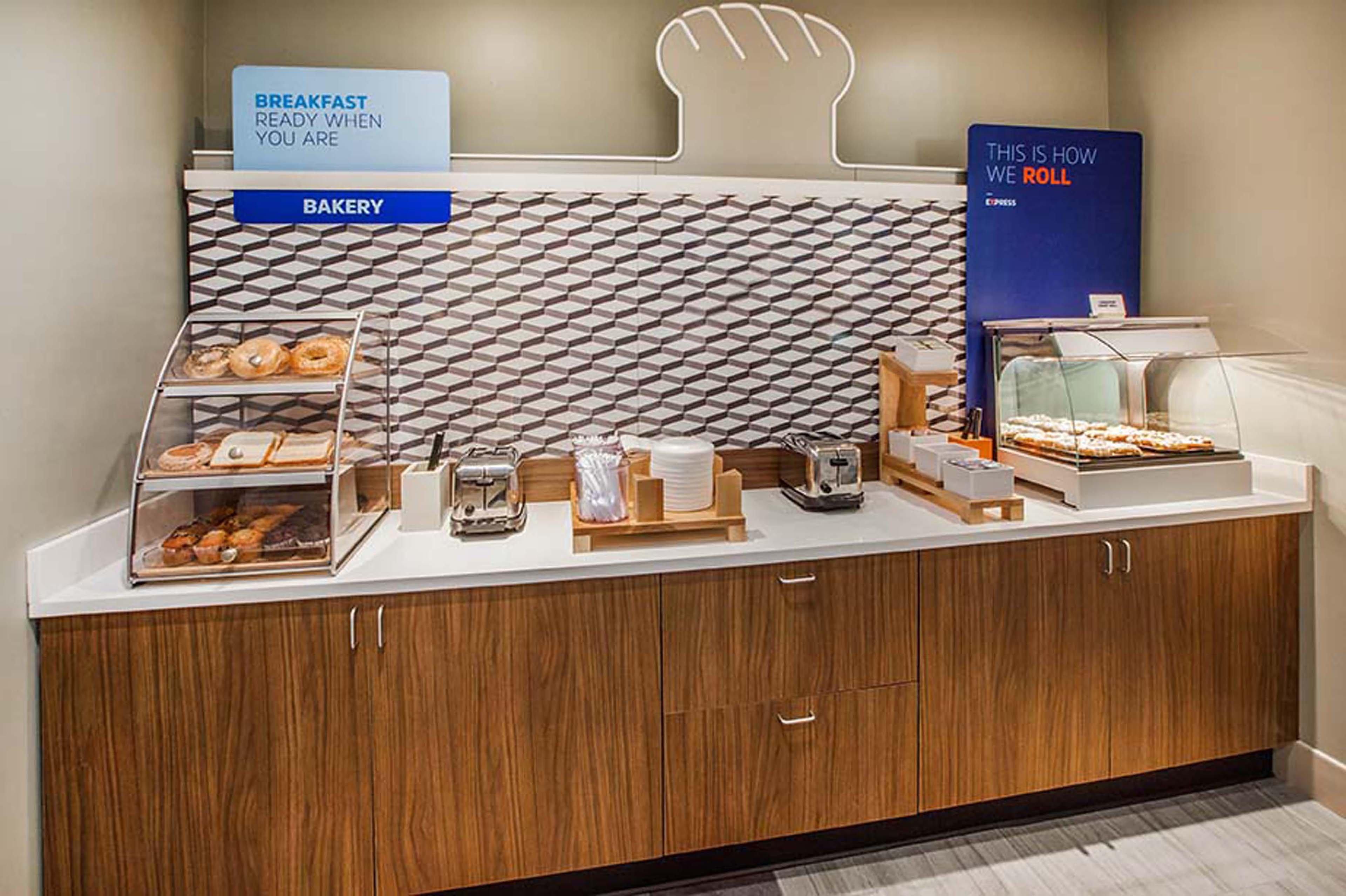 Holiday Inn Express & Suites Kansas City Airport By Ihg Zewnętrze zdjęcie