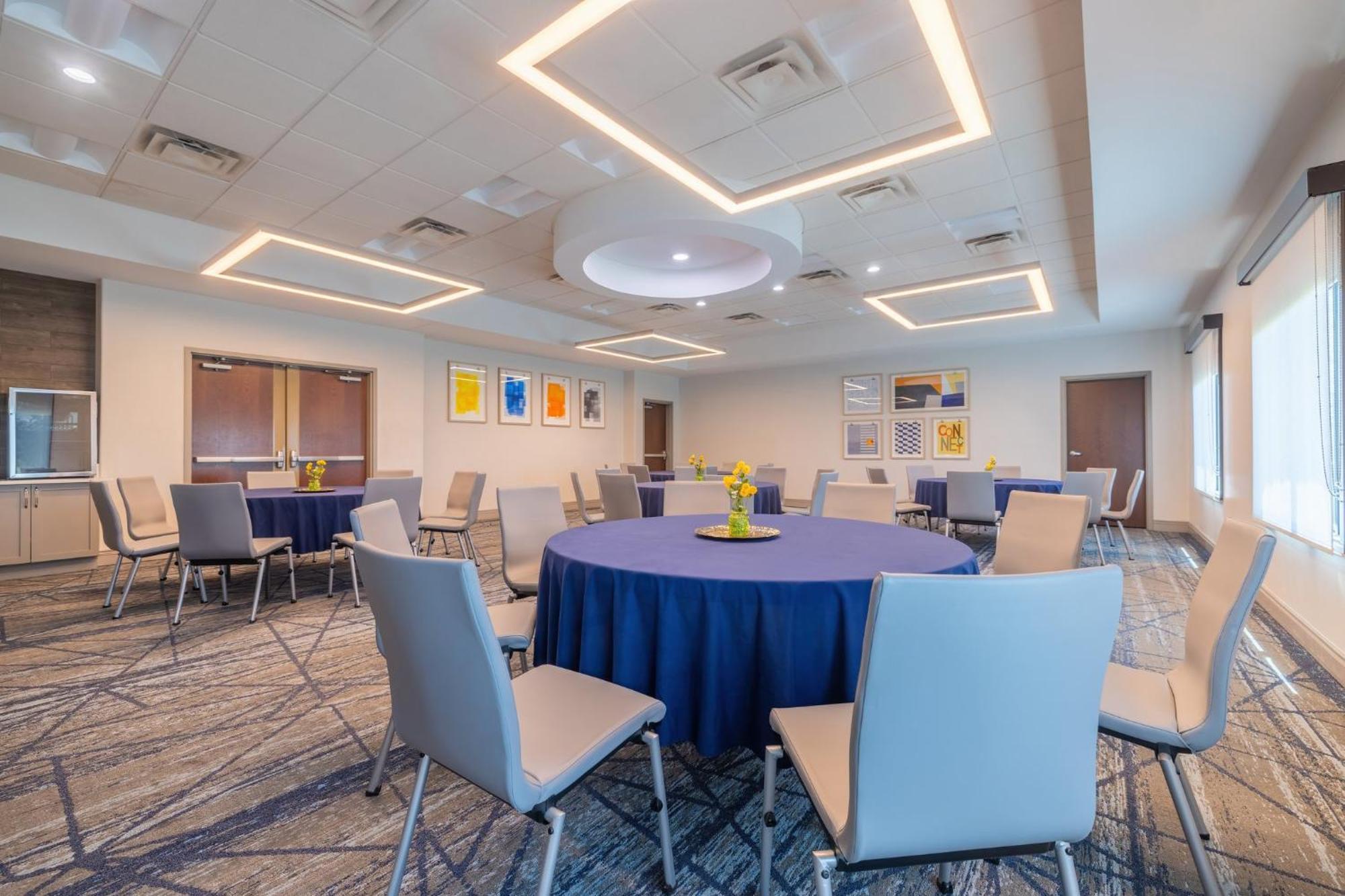 Holiday Inn Express & Suites Kansas City Airport By Ihg Zewnętrze zdjęcie