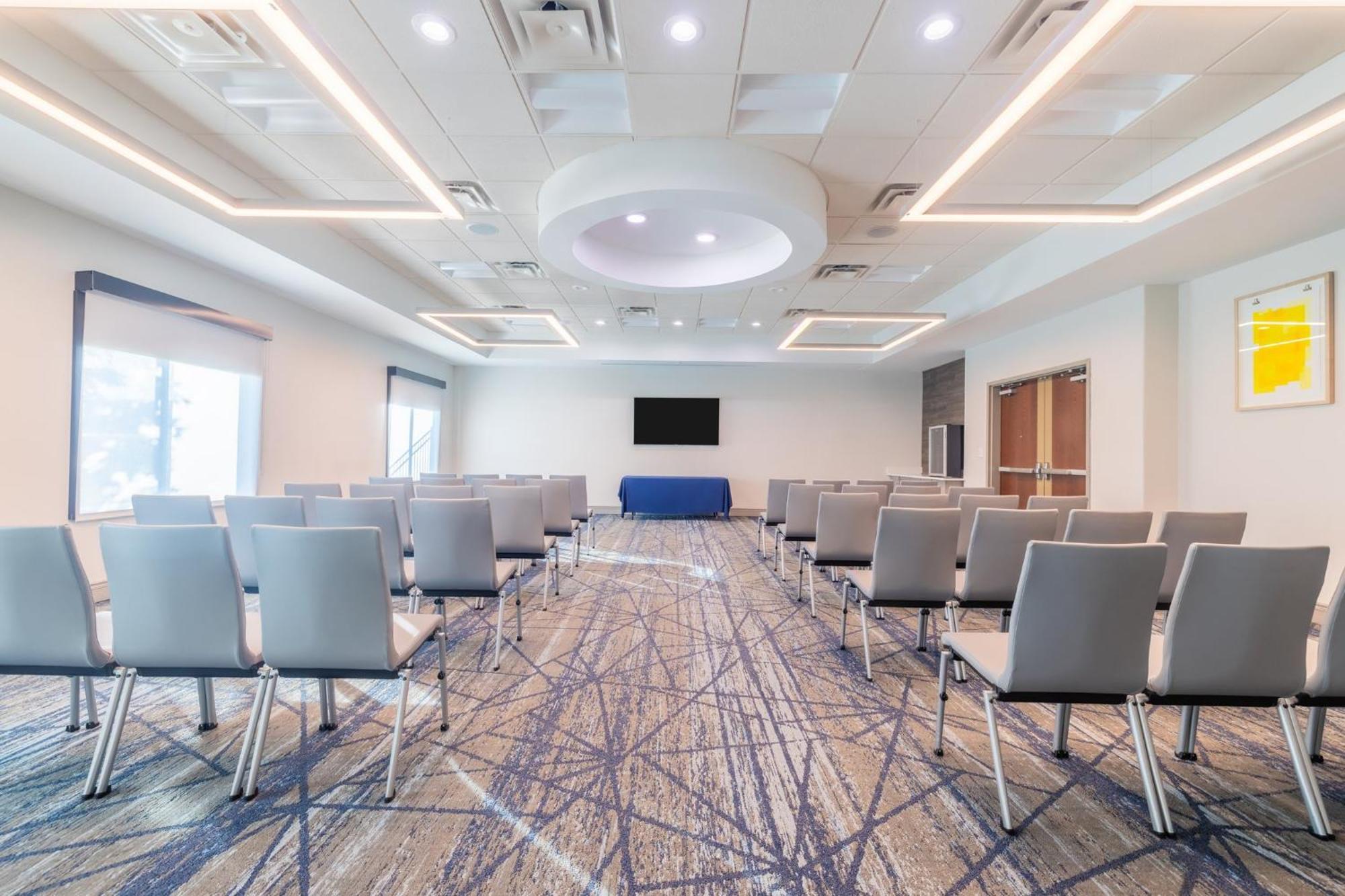 Holiday Inn Express & Suites Kansas City Airport By Ihg Zewnętrze zdjęcie
