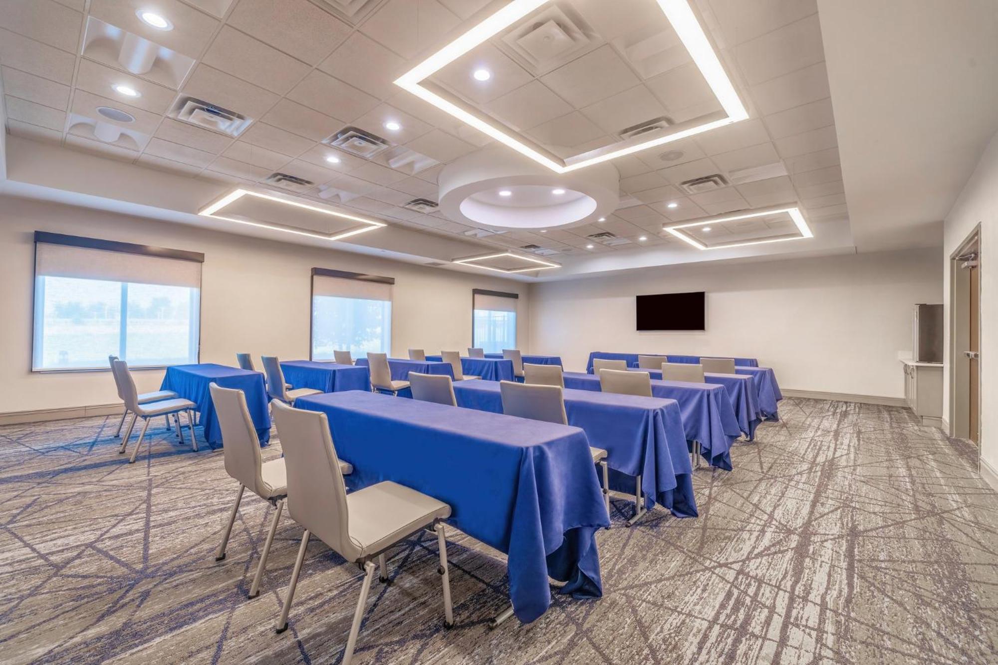 Holiday Inn Express & Suites Kansas City Airport By Ihg Zewnętrze zdjęcie