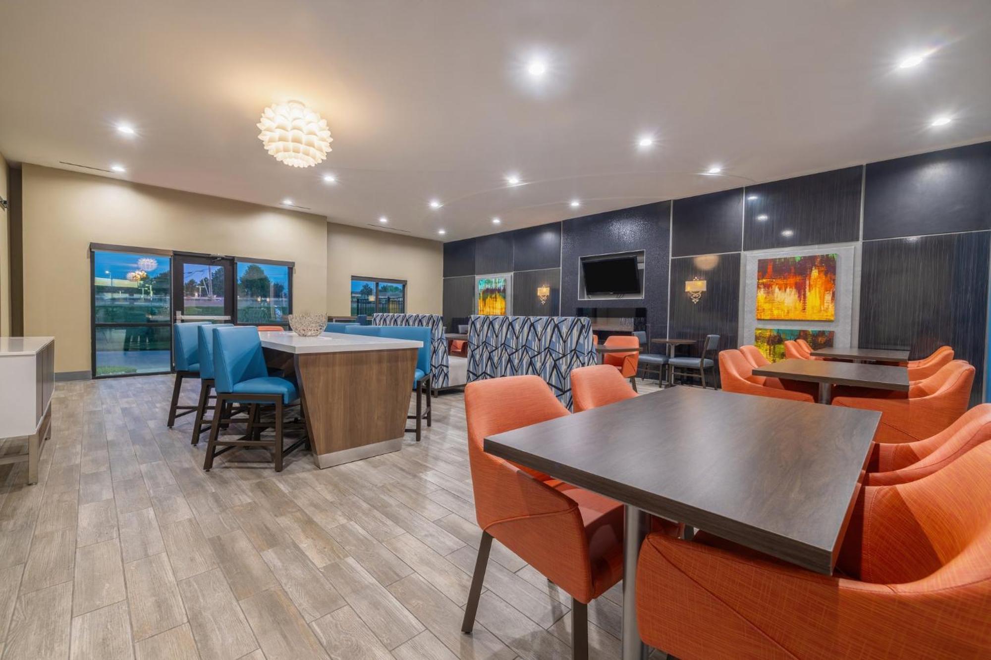 Holiday Inn Express & Suites Kansas City Airport By Ihg Zewnętrze zdjęcie
