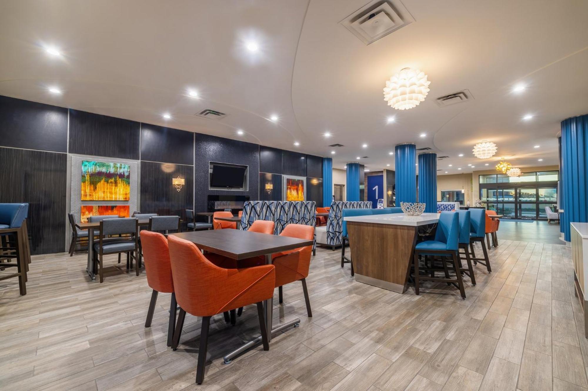 Holiday Inn Express & Suites Kansas City Airport By Ihg Zewnętrze zdjęcie