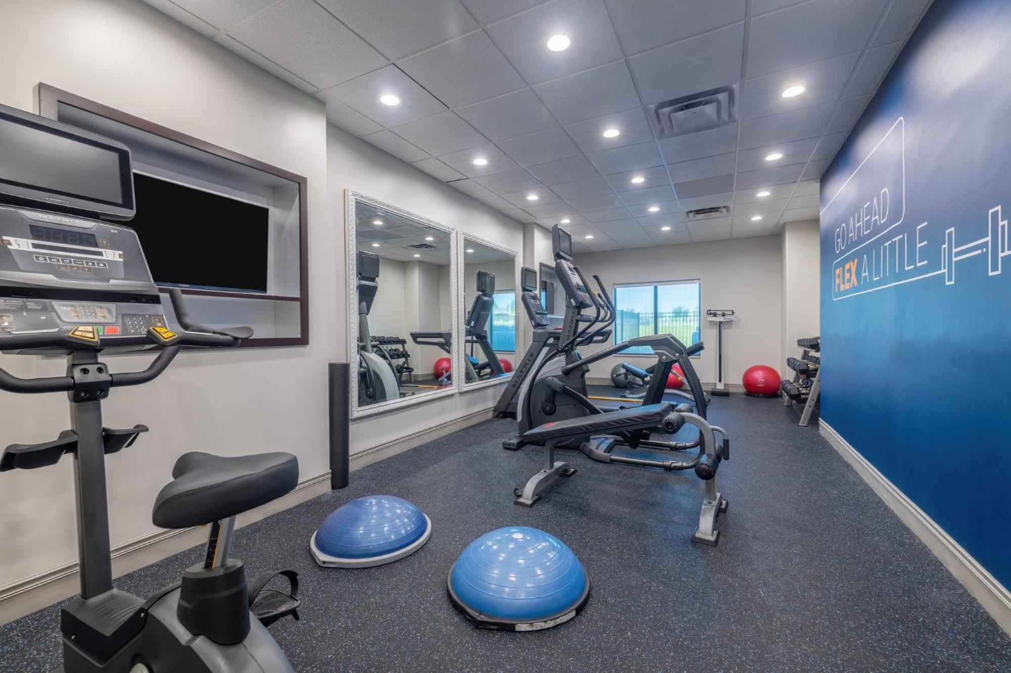 Holiday Inn Express & Suites Kansas City Airport By Ihg Zewnętrze zdjęcie