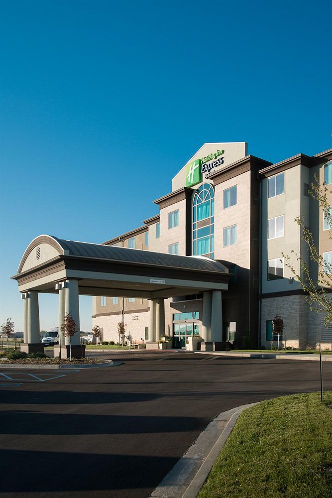 Holiday Inn Express & Suites Kansas City Airport By Ihg Zewnętrze zdjęcie